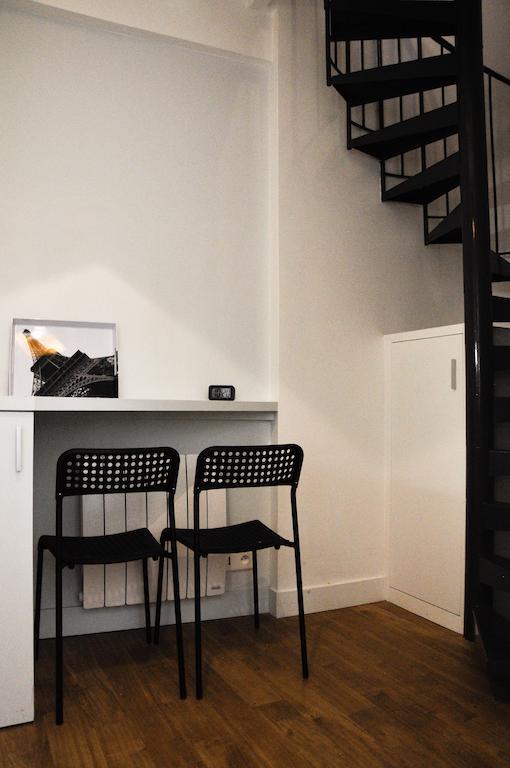 Duplex De Charme Au Coeur De Montmartre Lägenhet Paris Rum bild