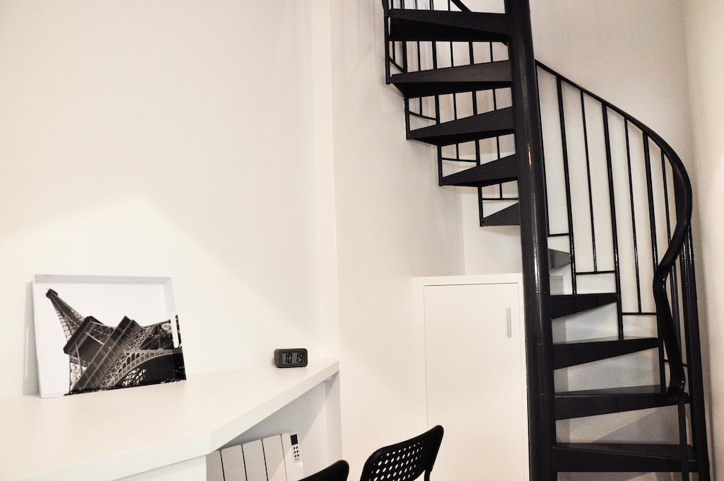 Duplex De Charme Au Coeur De Montmartre Lägenhet Paris Rum bild