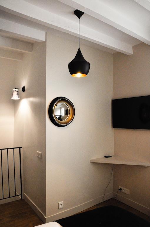 Duplex De Charme Au Coeur De Montmartre Lägenhet Paris Rum bild