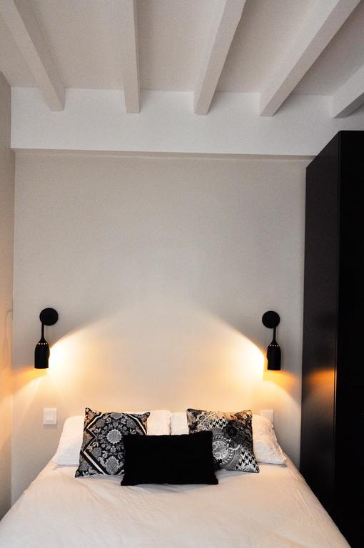 Duplex De Charme Au Coeur De Montmartre Lägenhet Paris Rum bild