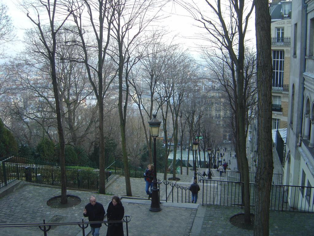 Duplex De Charme Au Coeur De Montmartre Lägenhet Paris Exteriör bild